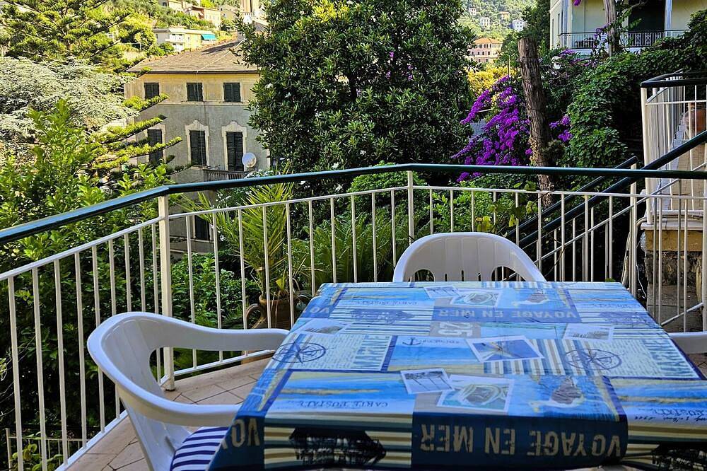 Appartamento intero, Relax a due passi dal mare. [Terrazzo] [Garage] in Zoagli, Riviera di Levante