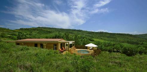 Gîte pour 6 personnes, avec jacuzzi ainsi que jardin et piscine à Roquetaillade
