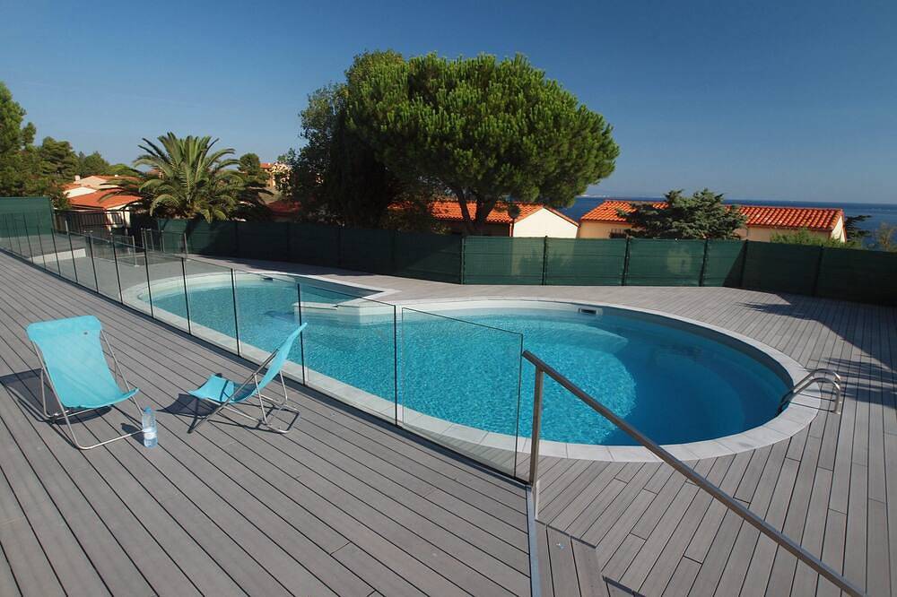 House in beautiful Collioure with pool and sea views from both balconies in La Côte Vermeille, Collioure