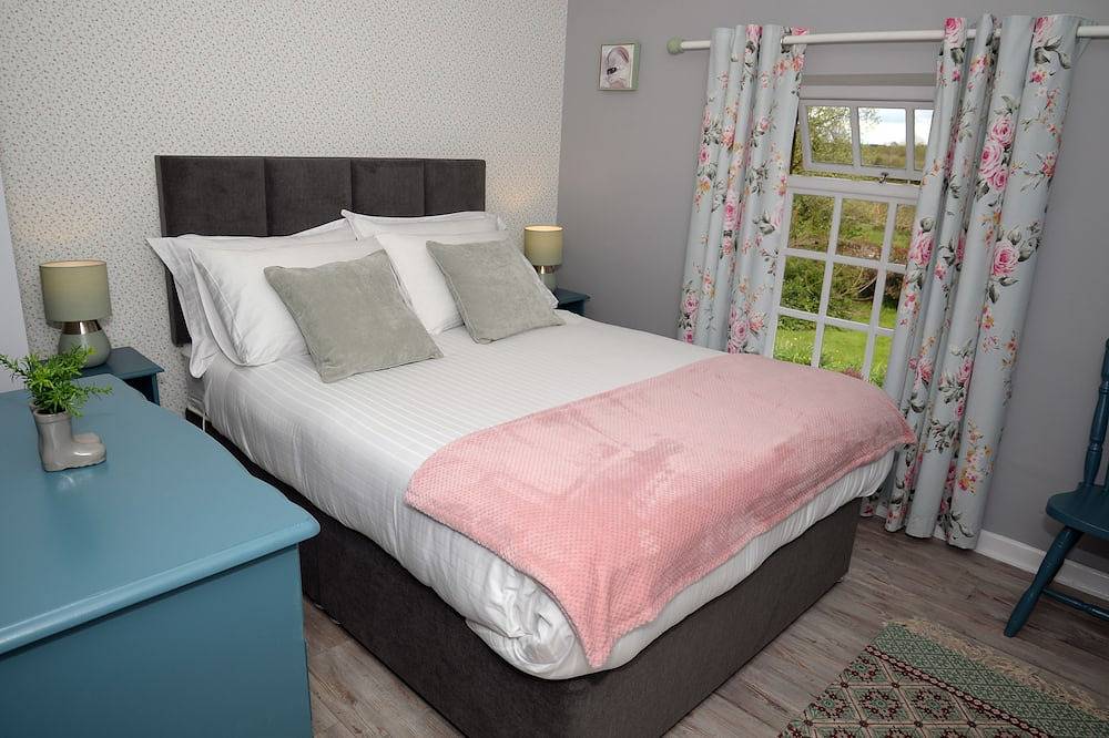 Cloverhill  Gate Lodge       Relax Refresh and Unwind  promises tranquillity in County Cavan