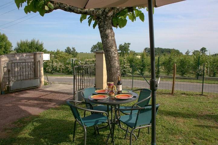 Gîte pour 4 personnes, avec jardin à Saint-Christophe-des-Bardes - 2