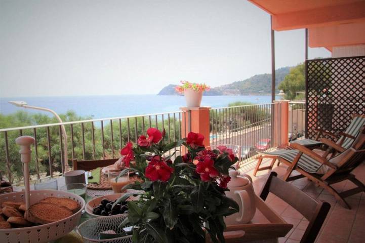 Appartamento per 6 persone, con Balcone e Terrazza nonché Panorama a Mazzeo