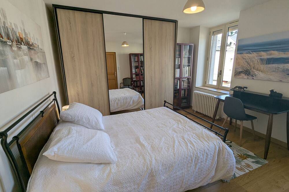 Appartement entier, Appartement lumineux au cœur de Montargis avec vue sur le canal in Montargis, Région de Montargis