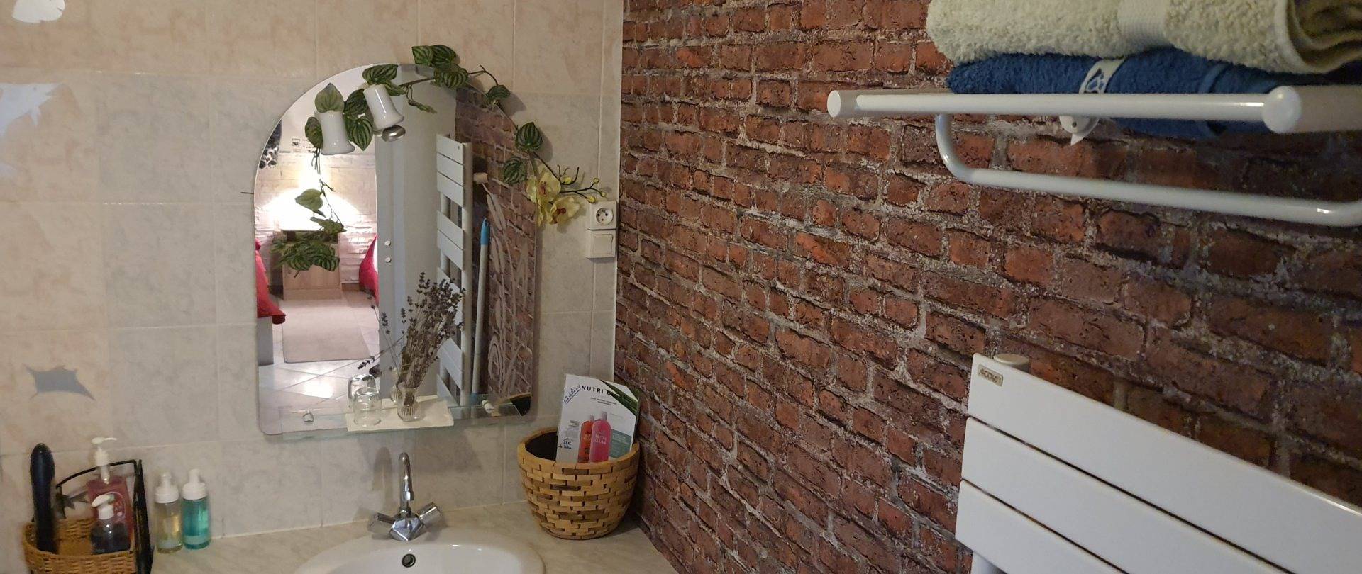 B&B Chambre Chante Cristal - Chambre in Target, Allier
