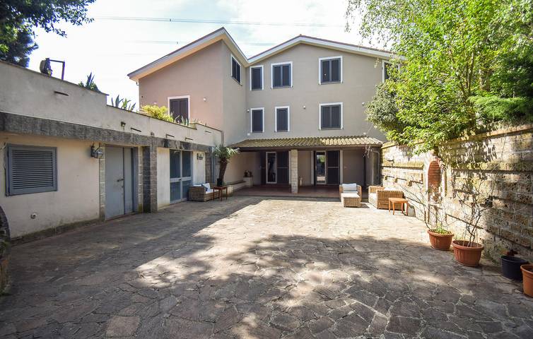 Charmantes Apartment mit Pool und Garten in der Nähe des Zentrums von Monterosi in Monterosi, Braccianosee