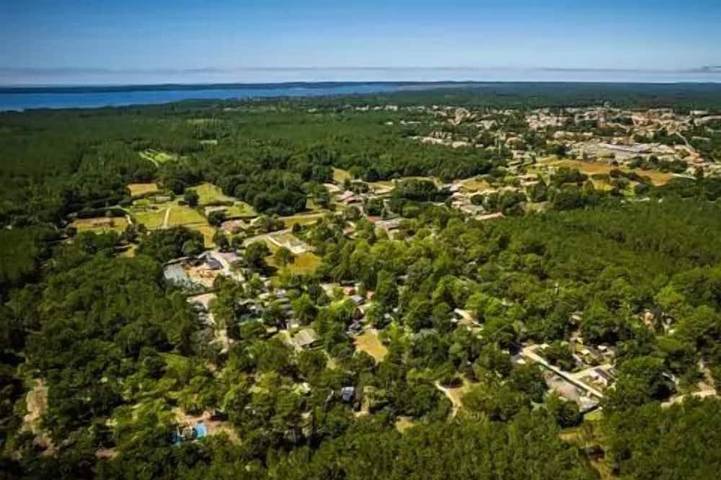Camping pour 6 personnes à Hourtin