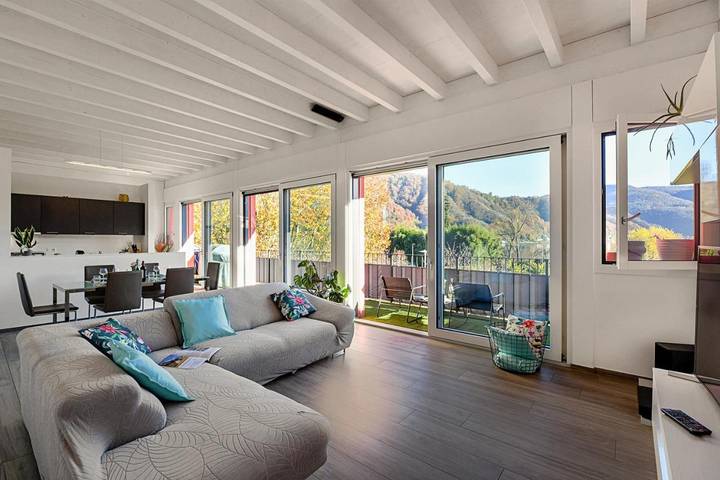 Ferienwohnung für 4 Personen, mit Balkon und Garten sowie Ausblick und Seeblick