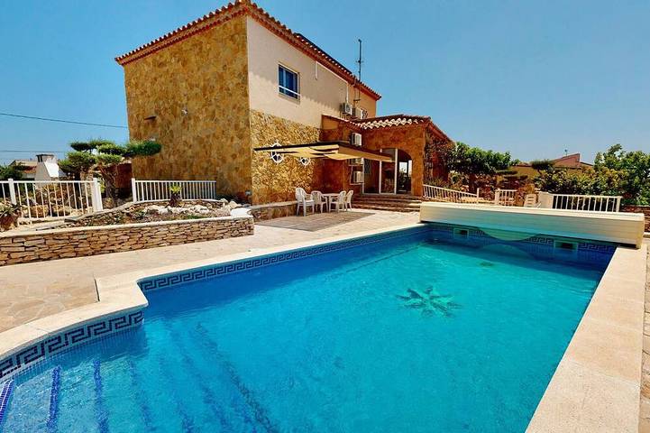 Gîte pour 14 personnes, avec balcon et jardin