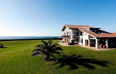 Alojamiento y desayuno para 2 personas, con sauna y piscina además de jardín y vistas en San Juan de Luz