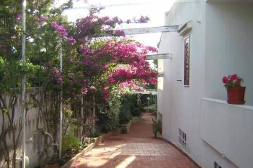 Villa stile Greco/ Mediterranea di mq 200, con interni eleganti, family friendly in Rosa Marina, Salento