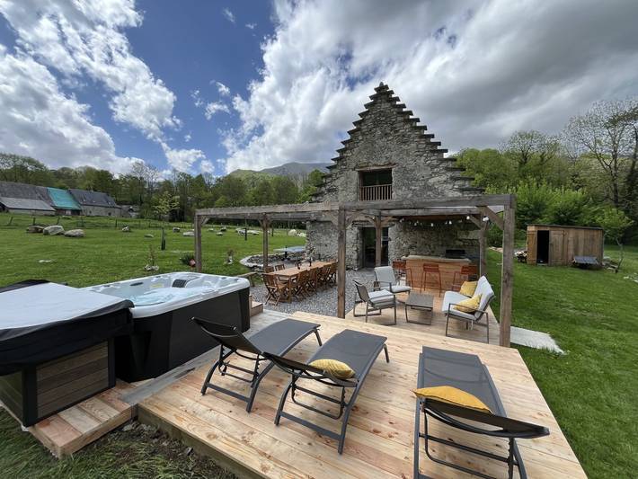 Gîte pour 15 personnes, avec jacuzzi ainsi que balcon et jardin à Campan - 3