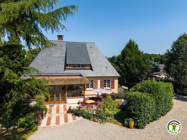 Gîte pour 13 personnes, avec Terrasse ainsi que Jardin et Vue à Épretot
