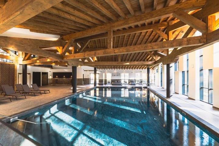 Appart’hôtel pour 3 personnes, avec Jacuzzi et Terrasse ainsi que Piscine et Sauna