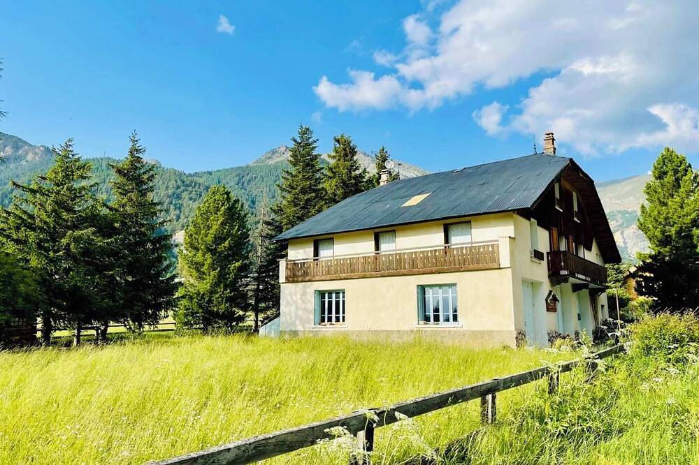 Entire apartment, Apartment Ancolie 6-8 persons in Ceillac, Queyras