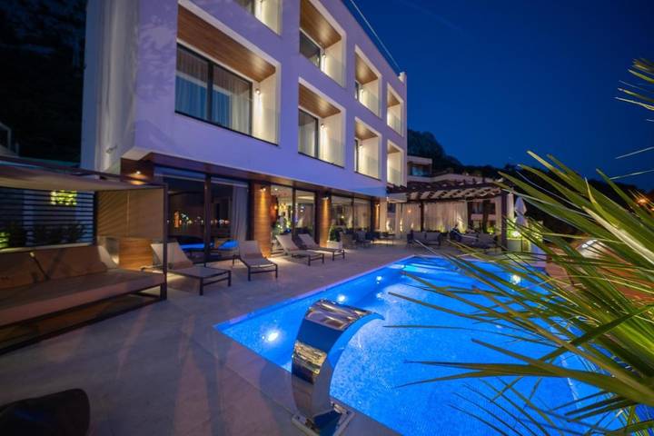 Hôtel pour 2 personnes, avec jardin ainsi que jacuzzi et piscine, adapté aux familles