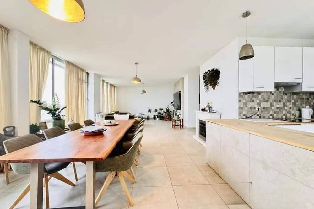 Entire apartment, Großzügiges Penthouse in Neuss Düsseldorf mit Terrasse in Neuss, Rhein-Kreis Neuss