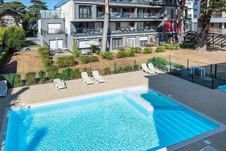 Appart’hôtel pour 6 personnes, avec jardin ainsi que piscine et terrasse