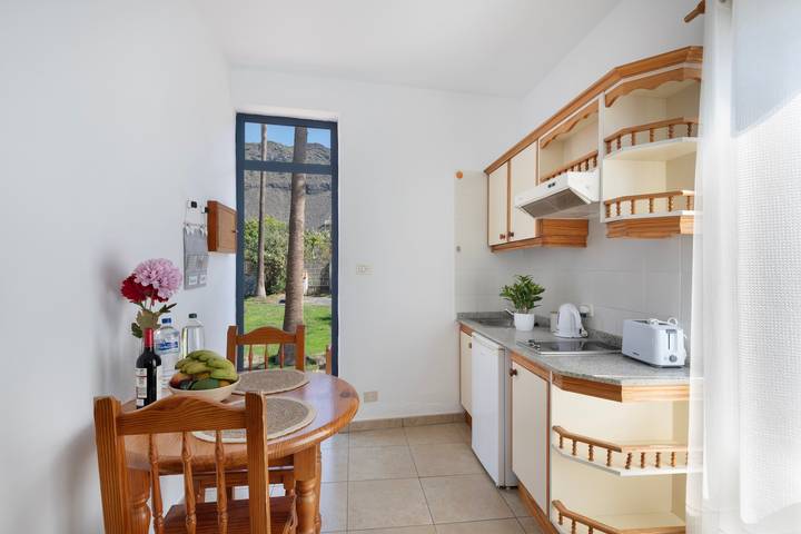 Apartamento entero, Apartamento 'La Bayana - 6' con vistas al mar, piscina compartida y Wi-Fi in Puerto Naos, Los Llanos de Aridane