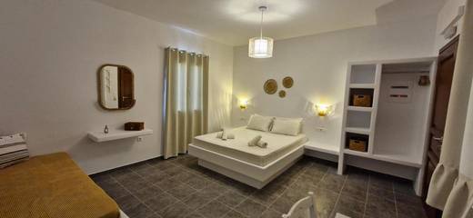 Gîte pour 2 personnes, avec vue et jardin dans Folégandros