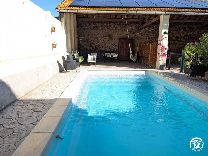 Gîte pour 3 personnes, avec Terrasse ainsi que Jardin et Piscine