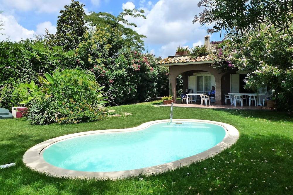 Bonito chalet con piscina privada a 300 metros del mar, aparcamiento privado, jardín in Ladispoli, Provincia de Roma