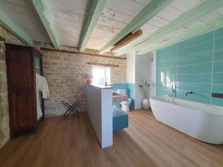 Location de vacances pour 2 personnes, avec vue et terrasse ainsi que jardin et piscine à Reilhaguet - 2