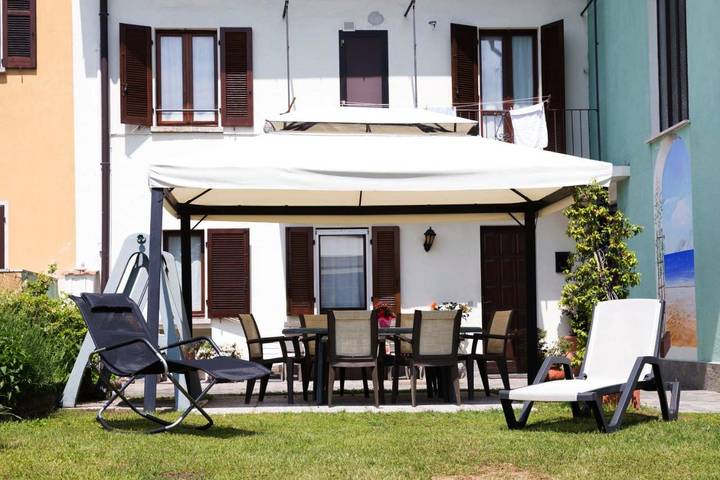 Ferienwohnung für 5 Personen, mit Balkon und Terrasse sowie Garten in Arona (Lago Maggiore)