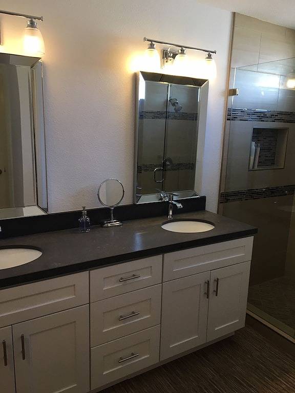 Ganze Wohnung, Neue Auflistung! Neu renovierte 3 Schlafzimmer in Rancho Las Palmas Country Club in Rancho Mirage, Coachella Valley