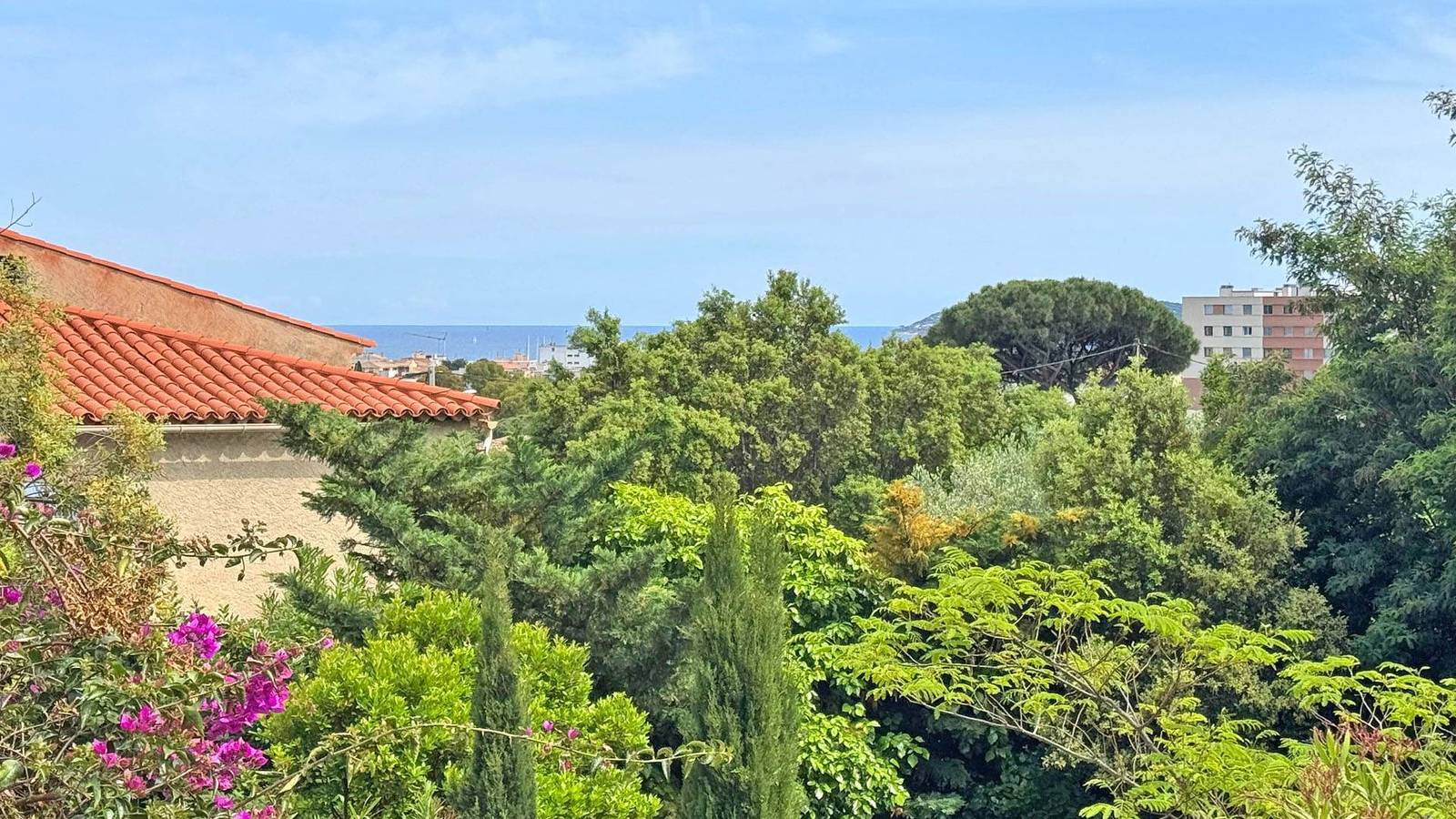 Entire holiday apartment, Apartment for 6people - Air conditioning - Litlle sea view - Wifi - Sainte Maxime in Sainte-Maxime, Draguignan region