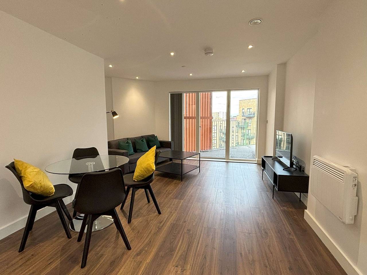 Entire apartment, Bracknell 2Br Apt | Parking | Wifi  | Nr Ascot in Bracknell, Berkshire