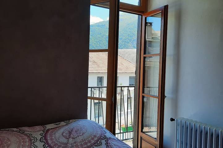 Entire apartment, Pleasant bright one-bedroom apartment, in the heart of the Argeles-Gazost valley. in Soulom, Pyrenees National Park