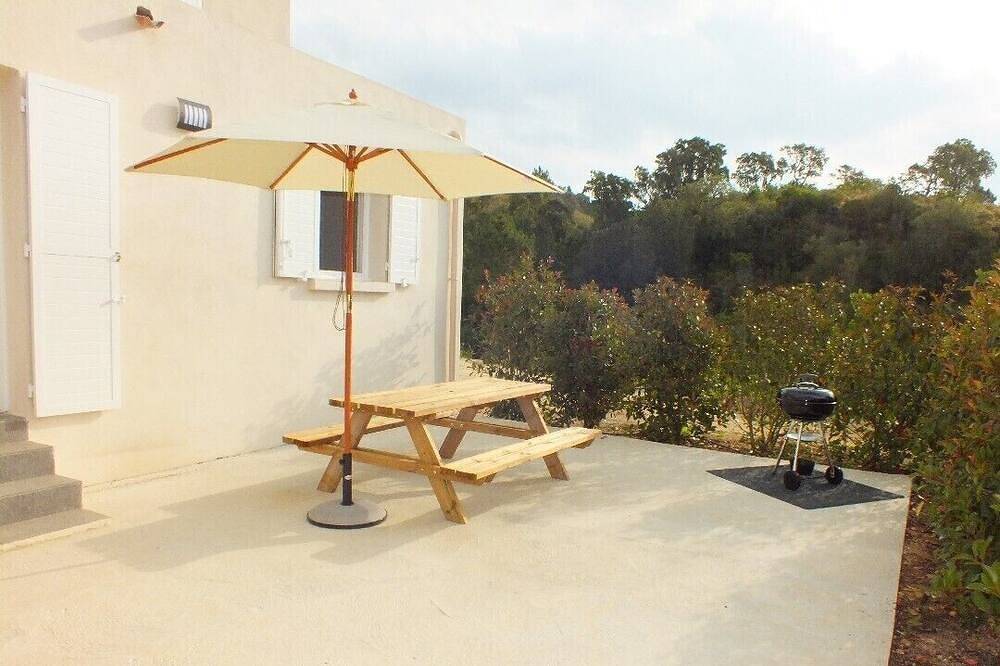 Appartement entier, Logement T3 en rez de chaussée de villa in Sainte-Lucie de Porto-Vecchio, Zonza