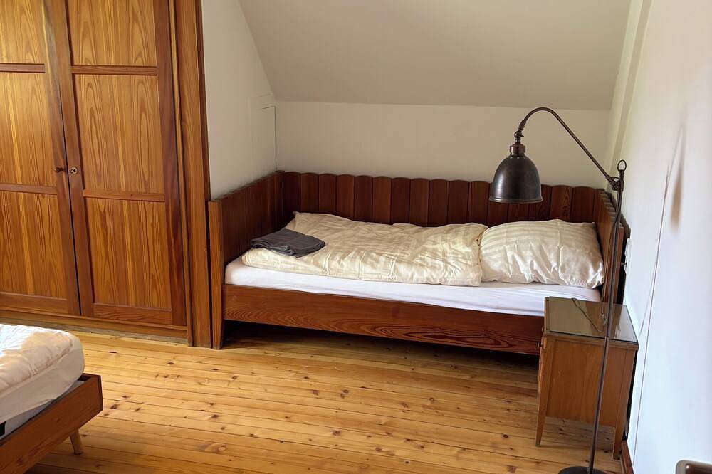 Ferienhaus Bodensee: Landhaus mit direktem Seezugang & Privatstrand in Öhningen, Untersee