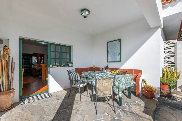 Apartamento entero, Casa 'Isabel' con vistas al mar, terraza privada y Wi-Fi in Tijarafe, La Palma Norte