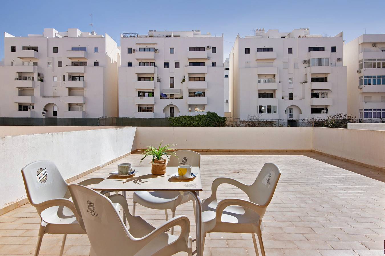 Ganze Wohnung, Apartment '16 - Quarteira' mit Gemeinschaftspool, Balkon und Wlan in Quarteira, Faro Distrikt