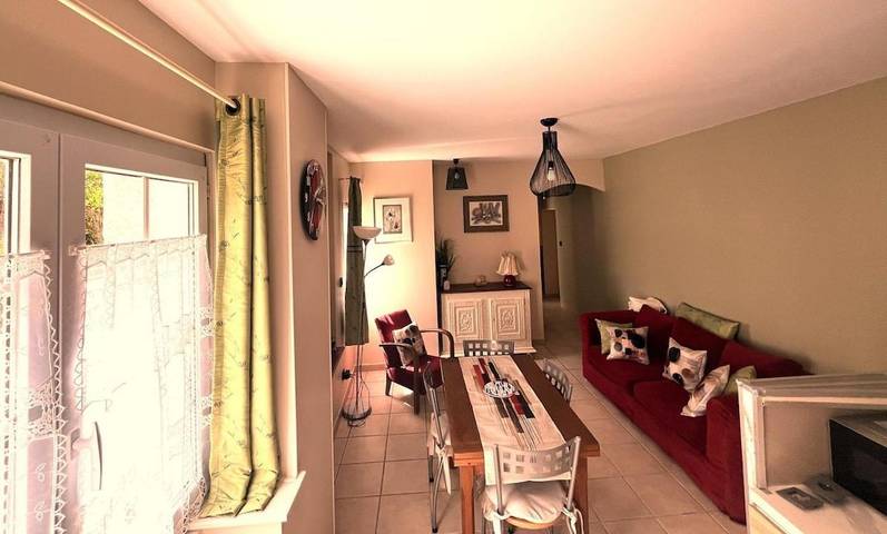 Gîte pour 4 personnes, avec vue et terrasse, animaux acceptés à La Destrousse - 3