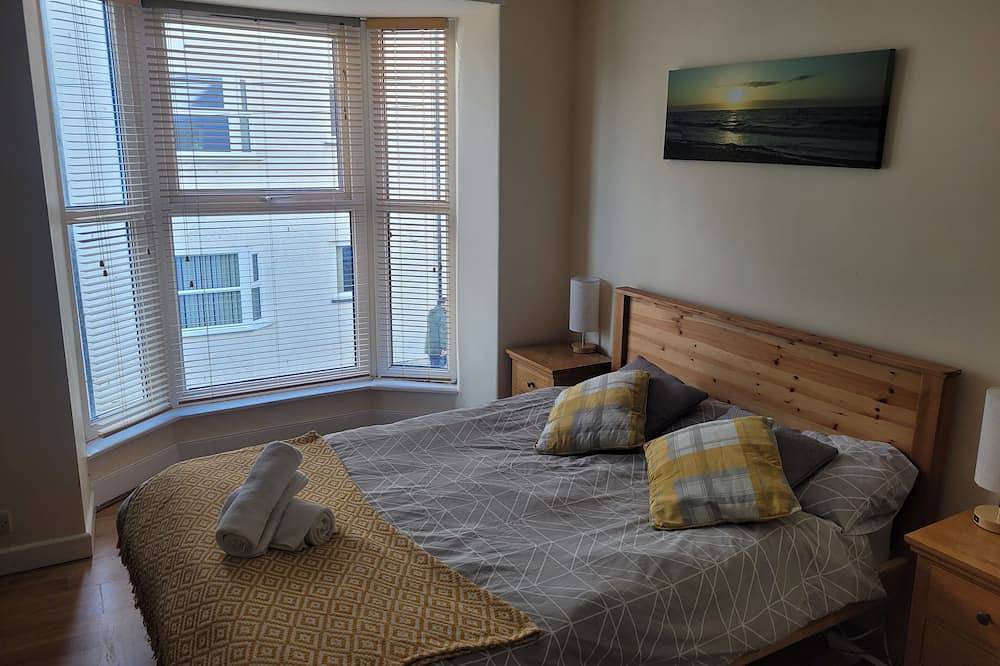 Large 5 bedroom town-centre home close to the beach, sleeps 9. in Aberystwyth, Cardigan Bay