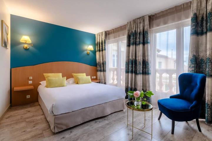 Hôtel pour 5 personnes, avec Terrasse et Vue à Saint-Félix-Lauragais