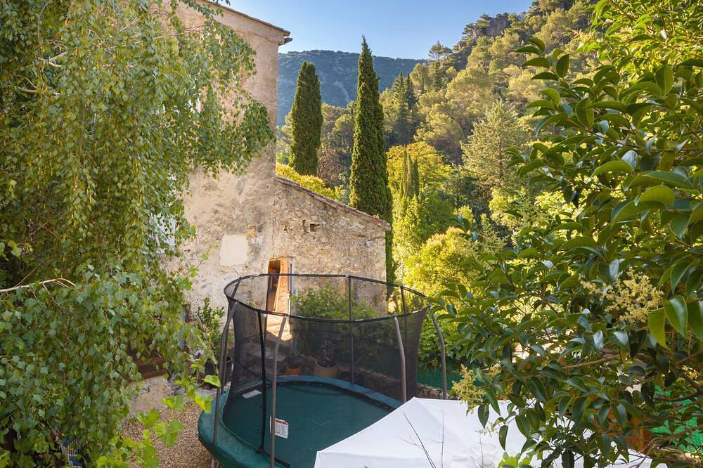 Gema de una casa rural para 5 con jardín en el corazón de la mágica St. Guilhem le Désert. in Saint-Guilhem-le-Désert, Región de Lodève