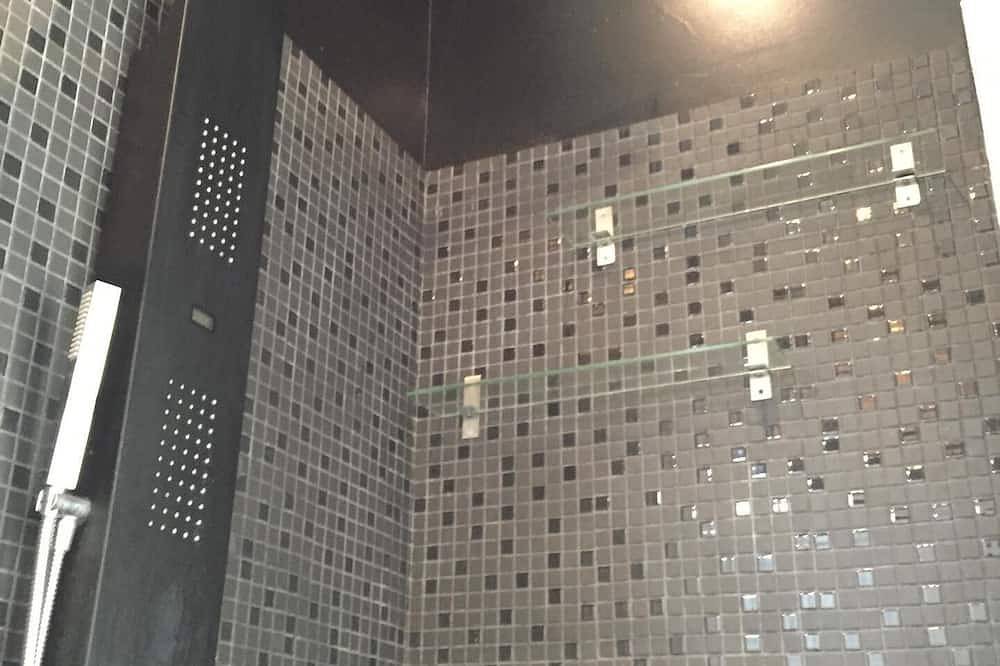 Appartement entier, Calanque de Niolon : Loft piscine vue mer in Niolon, Le Rove