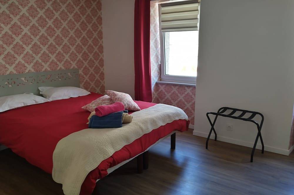 Charmante maison de vacances avec piscine privée, proximité commerces  et mer in Plouescat, Côte des Légendes
