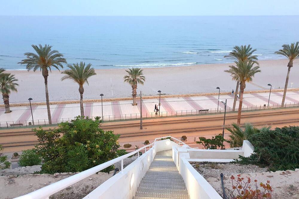 Entire apartment, Stunning apartment in El Campello in Platja de l'Horta-Mutxavista (San Juan Playa), San Juan Playa