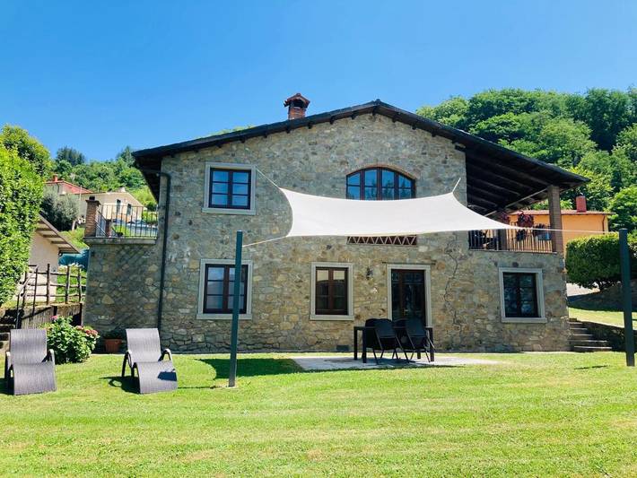 Ferienwohnung für 6 Personen, mit Balkon und Terrasse sowie Garten und Pool