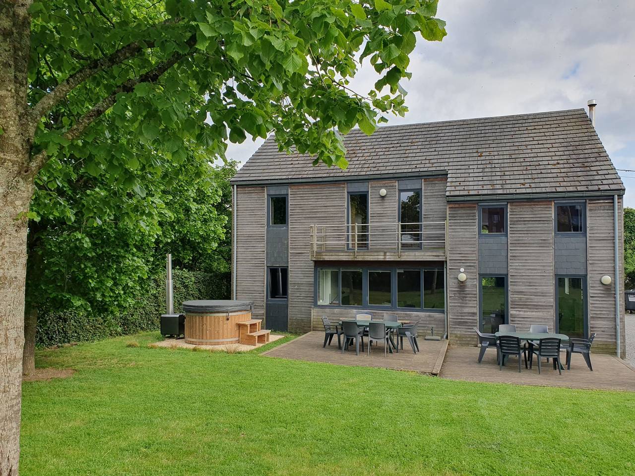 Holiday cottage with spacious garden for 12 people with wellness and pool table in the Ard in Grandhan, Durbuy