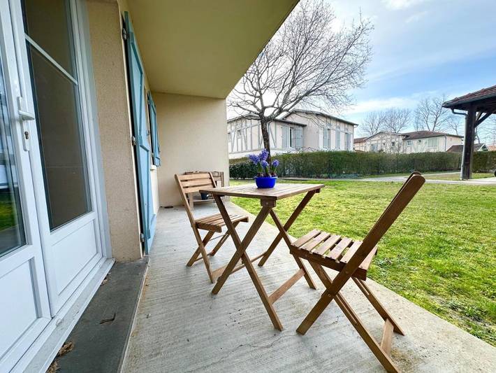 Appartement de vacances pour 4 personnes, avec piscine et jardin