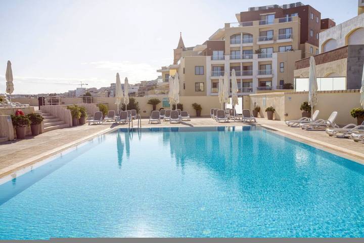 Appartement de vacances pour 4 personnes, avec Balcon ainsi que Jardin et Piscine dans Marsaskala