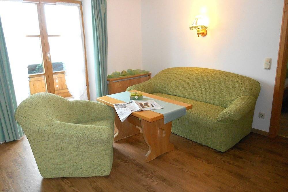 Ganze Wohnung, Gepflegtes Haus in ruhiger, sonniger Ortsrandlage mit Bergblick - 3 Sterne Dtv in Pfronten, Bayerisch Schwaben