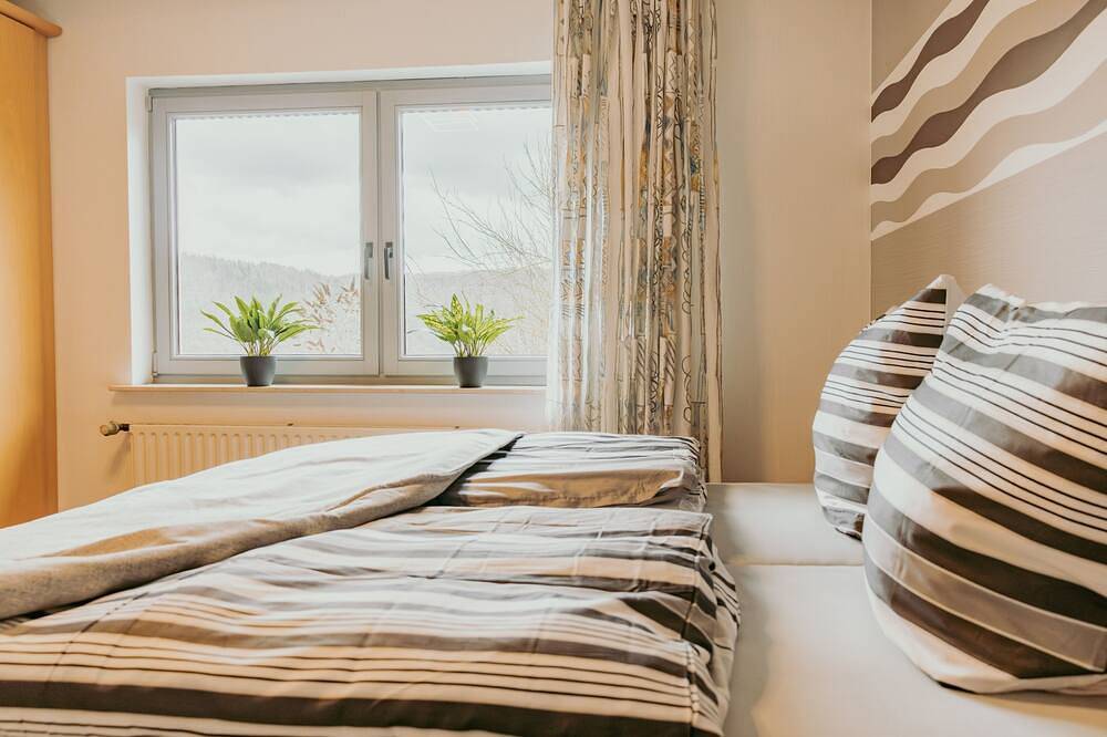 Apartamento entero, Panoramic view of Lake Edersee - View. Balcony. Sauna. Top location. in Hemfurth-Edersee, Edertal