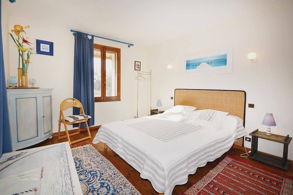 Stunning home in Venasque in Venasque, Parc naturel régional du Mont-Ventoux