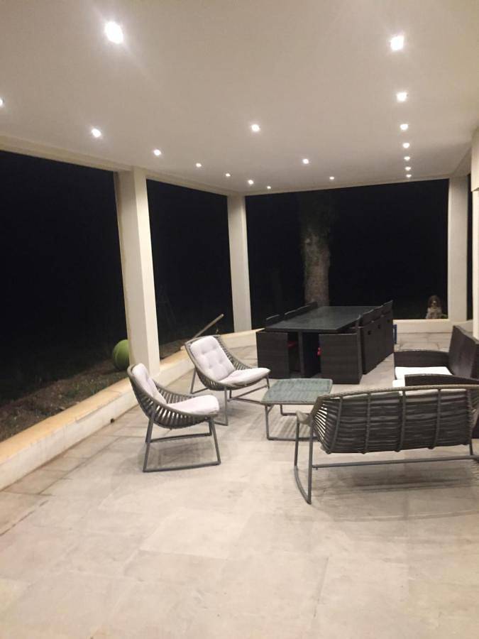 Location de vacances pour 7 personnes, avec jardin ainsi que vue et piscine, animaux acceptés à Montbazin - 3